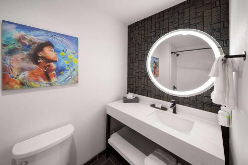 La Quinta Inn & Suites by Wyndham Austin Parmer/Tech Ridge - image 4