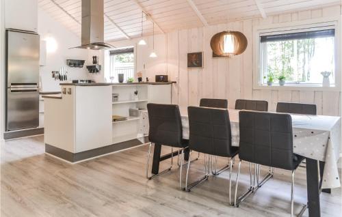 Kitchen, 3 Bedroom Nice Home In Esbjerg V in Hjerting