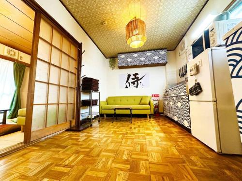 Open Sale! Nostalgic Jpn Drct to Shinjuku JR Sta Open Sale! Nostalgic Jpn Drct to Shinjuku JR Sta