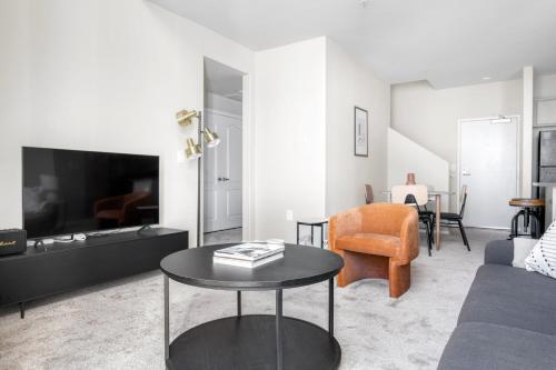 Playa Vista 2br w wd pool gym nr 405 LAX-943 in Los Angeles, USA