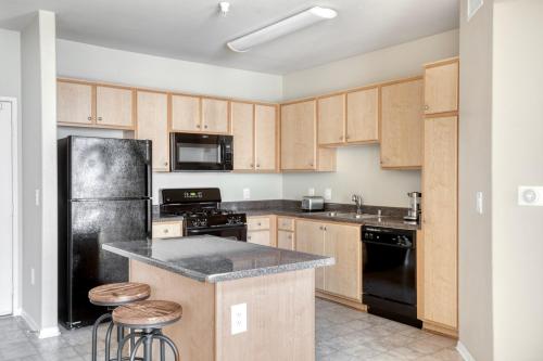 Playa Vista 2br w wd pool gym nr 405 LAX-943 in Los Angeles, USA