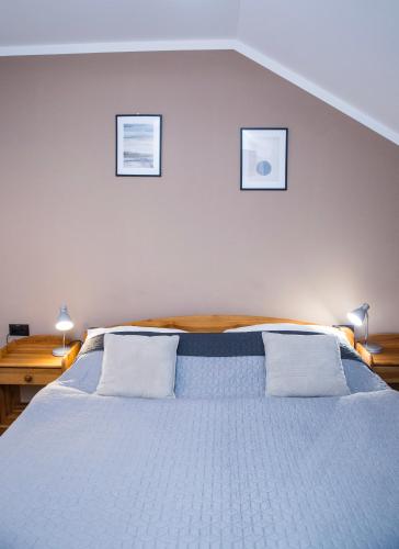 1 double bed, 2 twin beds