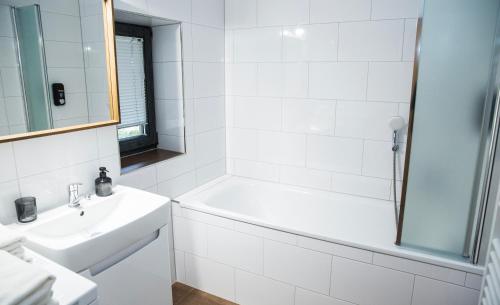 2 bedrooms, 4 beds