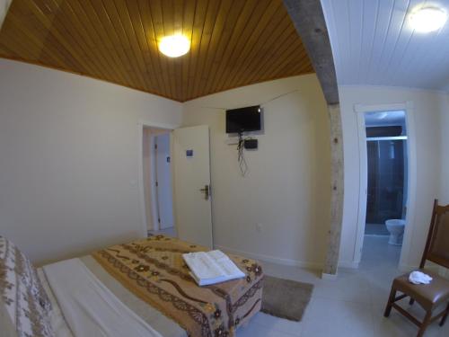 1 double bed, 1 twin bed