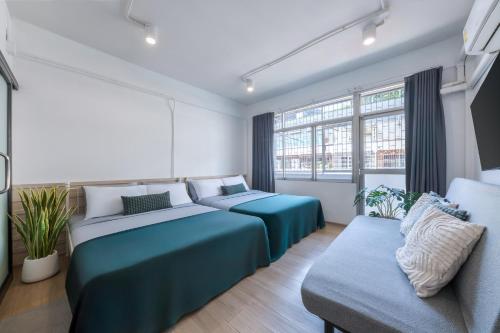 room detail thumbnail 1