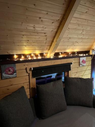 Glenwood glamping pod in Морар