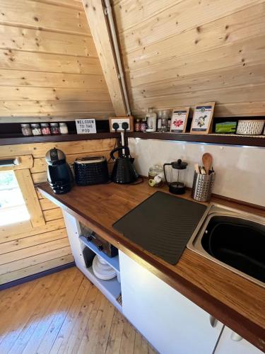 Glenwood glamping pod in Морар