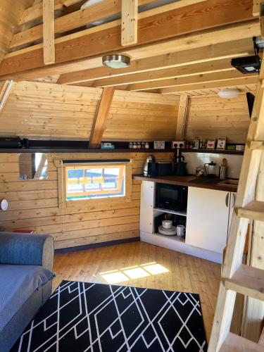 Glenwood glamping pod in Морар
