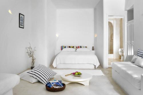 1 queen bed, 1 sofa bed