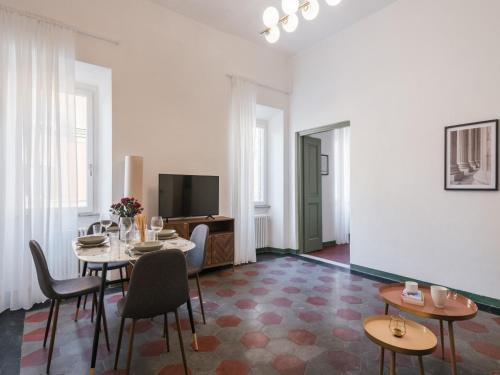 The Best Rent - Two-bedroom apartment in Santa Maria Maggiore, Rome (photo 4)