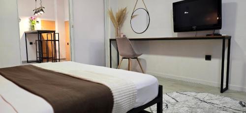 One-Bedroom Apartment image 7
