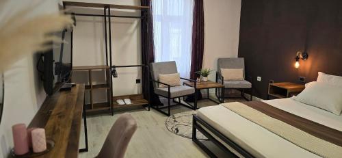One-Bedroom Apartment image 6