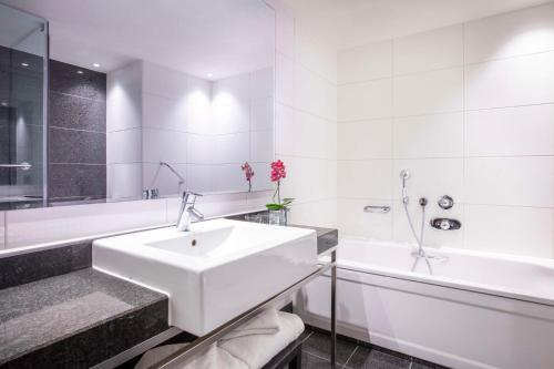 room detail thumbnail 2