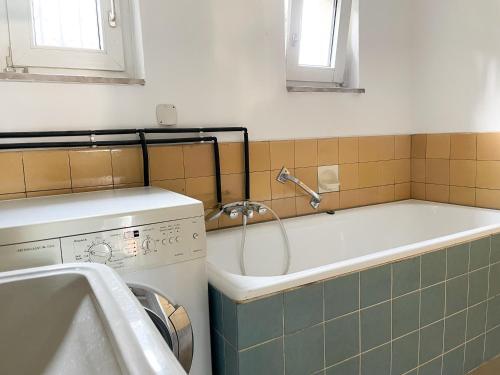 Moblierte Unterkunft im EFH mit Parkmoglichkeiten in Neulussheim