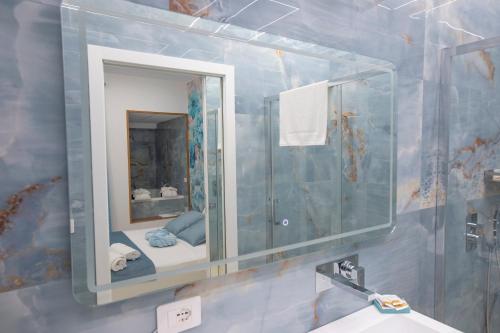Double Room with Spa Bath image 4