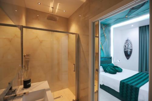 Double Room with Private Bathroom image 5