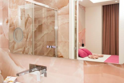 Double Room with Private Bathroom image 8
