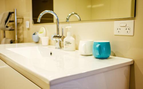 Amazing lake view ensuite #1