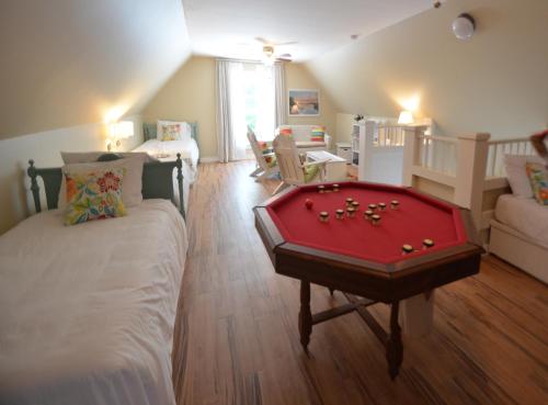 16 Victorian Home - 3 Floors 6-18 People - 5 Min Walk to Harbor FREE BIKES KIEYAKS WIFI FIREWOOD This Cottage - image 2
