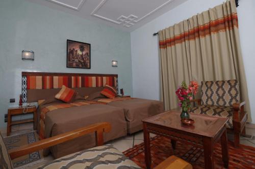 1 double bed, 1 twin bed