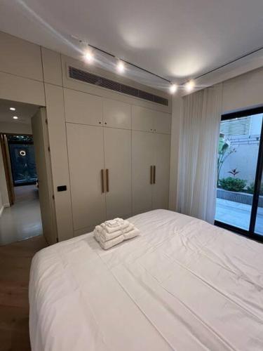 ZEN stays Stylish 2BR Lakeview residence