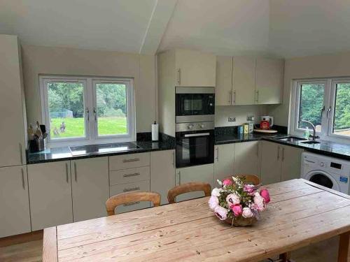 Facilities, Cottage with Heated Indoor Pool&Tennis Court- 2142 in Farnham