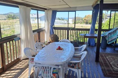 Jolly Mooi's Beach Break in Morganʼs Bay