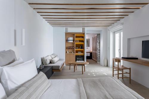 Bill&Coo Suite with Infinity Pool image 10
