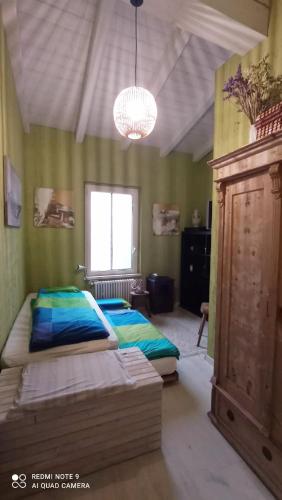 2 twin beds