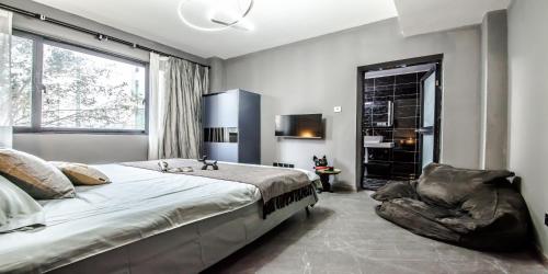 Two-Bedroom Apartment with Balcony image 7
