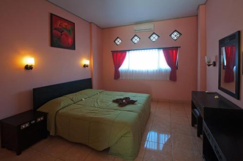 room detail thumbnail 1