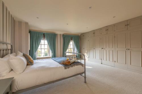 Georgian House with Garden Views   Tennis Court in Swainswick