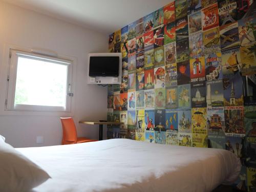 Tandem Room with Shared Bathroom
