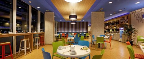 Restaurant, Ibis Budget Jakarta Airport in Soekarno-Hatta International Airport