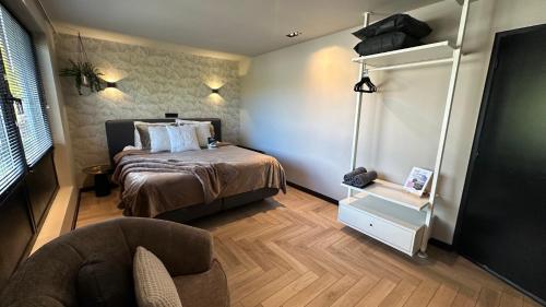 Bed & Breakfast 'Le Faucon' Room Type - Deluxe Double Room
