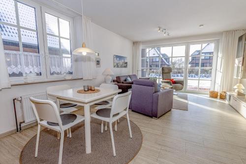 One-Bedroom Apartment with Balcony