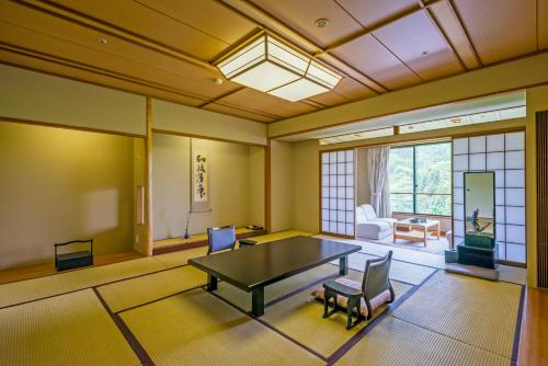 Japanese-Style Room - Breakfast Included