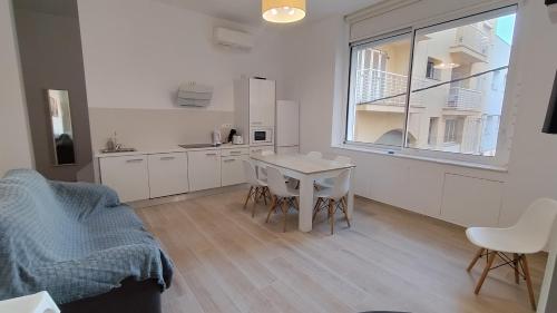  Rosesapparts A20deMar Triplex in Roses