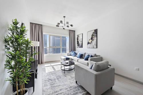 Spacious 1-Bedroom Apartment in JLT, Дубай (фото 2)