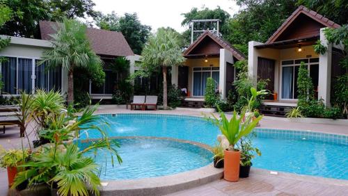 Baan Klang Aow Beach Resort