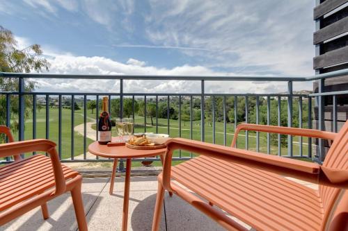 Balcony/terrace, 067 -Le Green I, 4 pers, clim, piscine, parking in Fontcaude