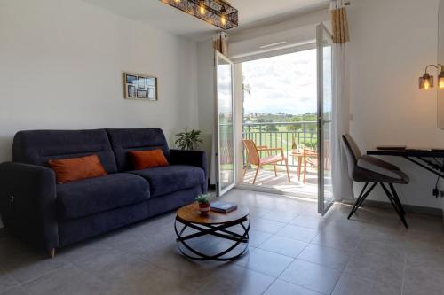 Balcony/terrace, 067 -Le Green I, 4 pers, clim, piscine, parking in Fontcaude