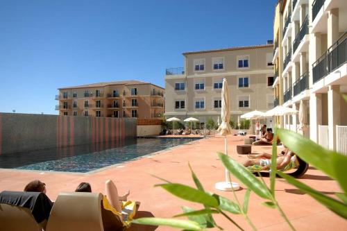 Swimming pool, 067 -Le Green I, 4 pers, clim, piscine, parking in Fontcaude