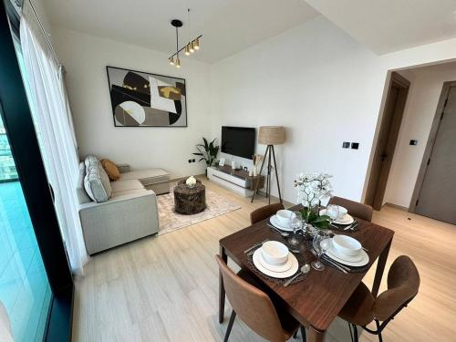 Stylish 1br Jvc Spacious Layout Pool View, Дубай