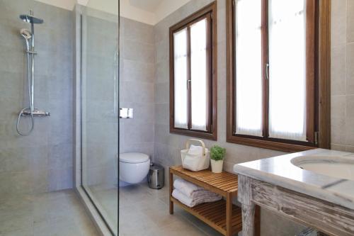 Junior Suite with Garden or Pool View image 3