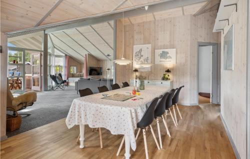 Kitchen, Awesome Home In Haderslev With Kitchen in Flovt