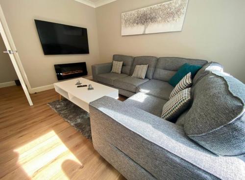 Central two bedroom, Free private parking, Glasgow