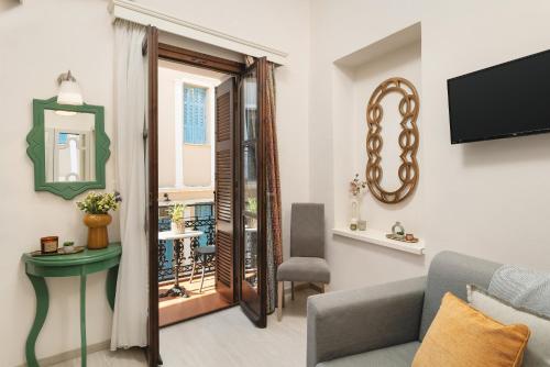 Superior Room with Balcony image 10