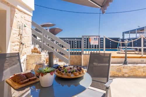 Balcony/terrace, Thrapsano House with private pool by Hospi in Thrapsano