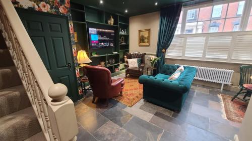 บริการและสิ่งอำนวยความสะดวก, Samuels' a duplex apartment by Spires Accommodation in Lichfield City Centre in ลิชไฟลด์